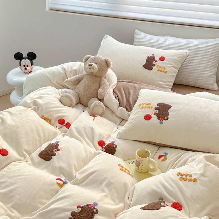 91家纺网 家纺一手货源 找家纺 星期八 2023新款牛奶绒毛巾绣四件套 气球熊