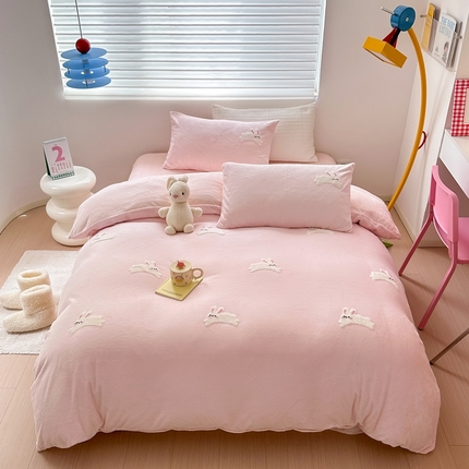 91家纺网 家纺一手货源 找家纺 （总）星期八 2023新款牛奶绒毛巾绣四件套