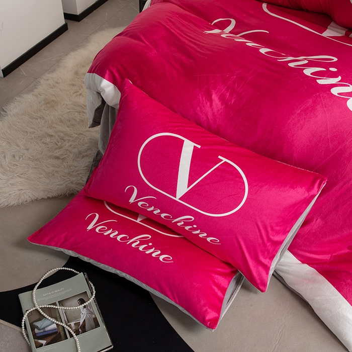 91家纺网 家纺一手货源 找家纺 色鬼 2023新款网红款潮牌婴儿绒宝宝绒印花牛奶绒四件套 芭比伦