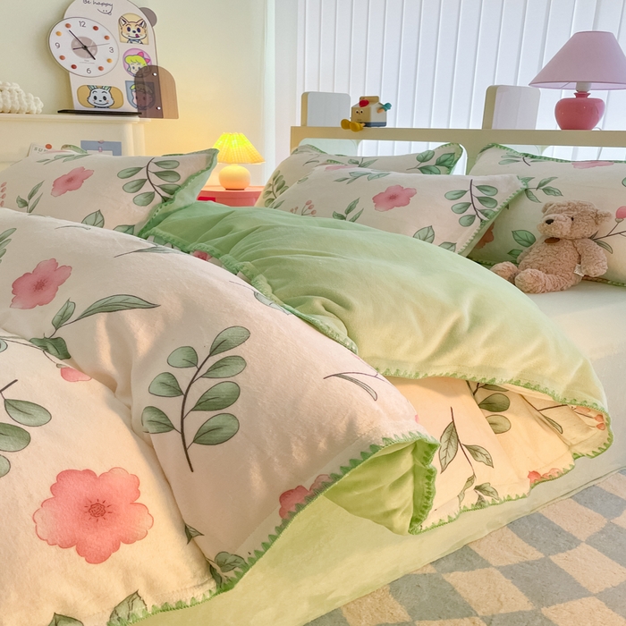 91家纺网 家纺一手货源 找家纺 安哆啦家纺 2024新款牛奶绒三角针四件套 花丛间