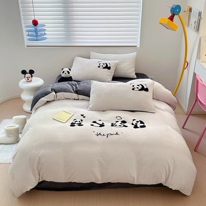 91家纺网 家纺一手货源 找家纺 星期八 2023新款牛奶绒毛巾绣四件套 熊猫