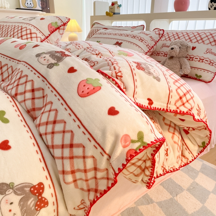 91家纺网 家纺一手货源 找家纺 安哆啦家纺 2024新款牛奶绒三角针四件套 草莓女孩