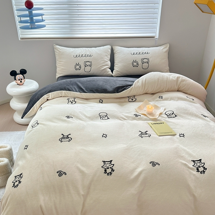 91家纺网 家纺一手货源 找家纺 星期八 2023新款牛奶绒毛巾绣四件套 机器狗