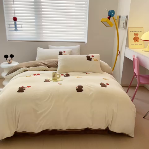 91家纺网 家纺一手货源 找家纺 星期八 2023新款牛奶绒毛巾绣四件套 气球熊