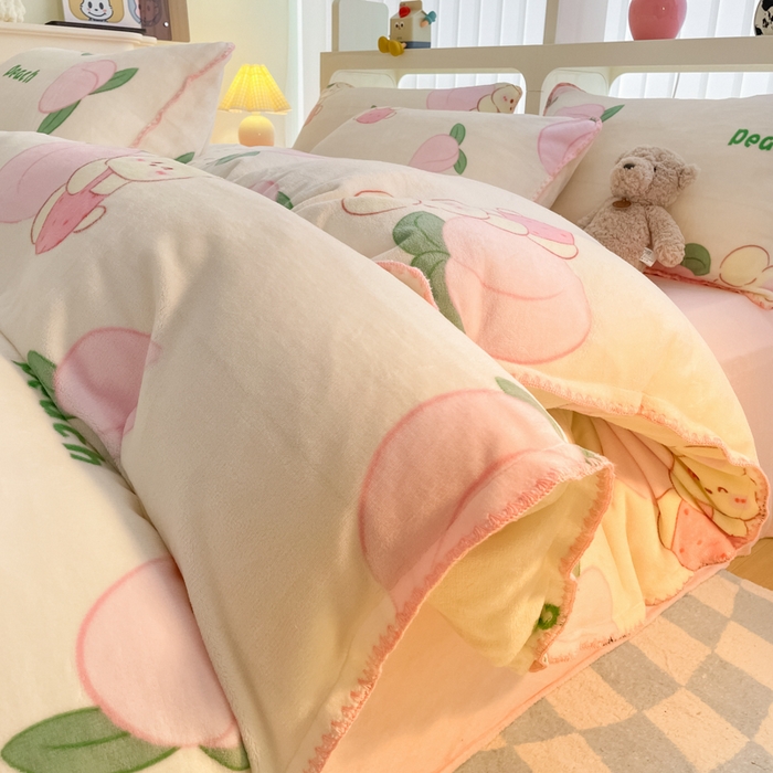 91家纺网 家纺一手货源 找家纺 安哆啦家纺 2024新款牛奶绒三角针四件套 桃桃兔兔