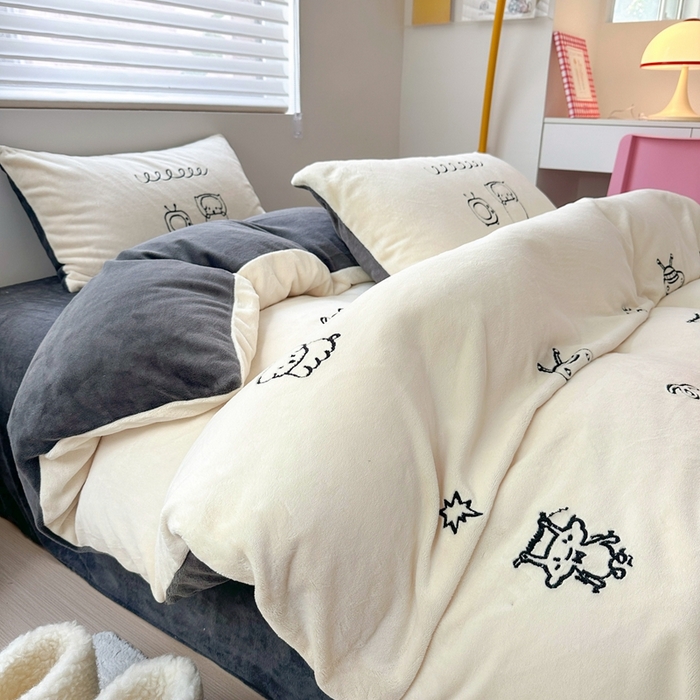 91家纺网 家纺一手货源 找家纺 星期八 2023新款牛奶绒毛巾绣四件套 机器狗