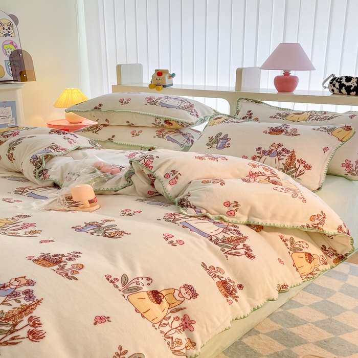 91家纺网 家纺一手货源 找家纺 安哆啦家纺 2024新款牛奶绒三角针四件套 狐狸小姐的花园