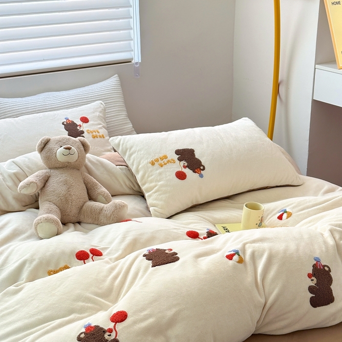 91家纺网 家纺一手货源 找家纺 星期八 2023新款牛奶绒毛巾绣四件套 气球熊