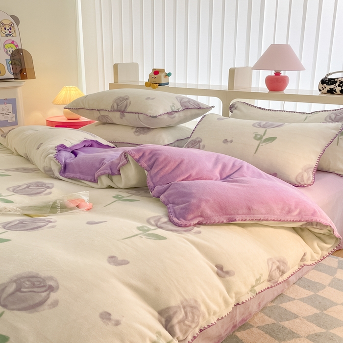 91家纺网 家纺一手货源 找家纺 安哆啦家纺 2024新款牛奶绒三角针四件套 紫色郁金香