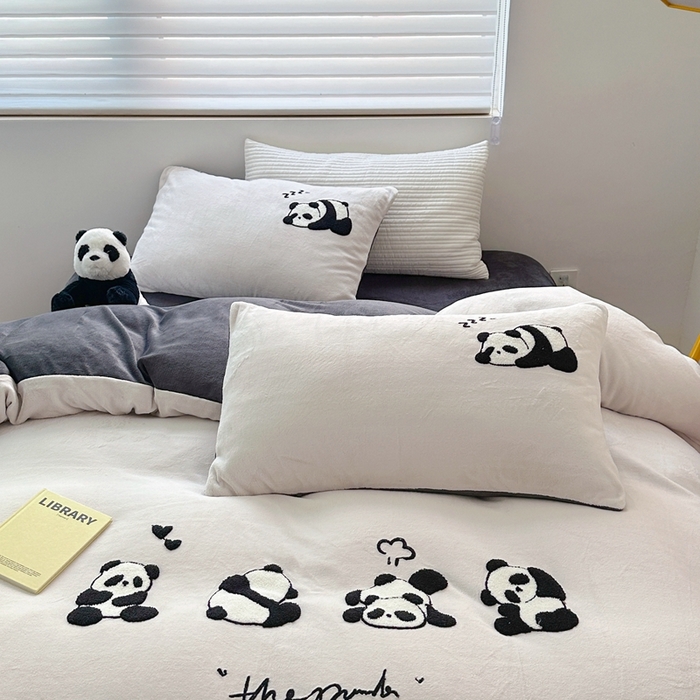 91家纺网 家纺一手货源 找家纺 星期八 2023新款牛奶绒毛巾绣四件套 熊猫