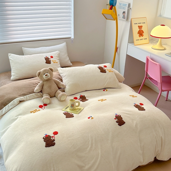 91家纺网 家纺一手货源 找家纺 星期八 2023新款牛奶绒毛巾绣四件套 气球熊