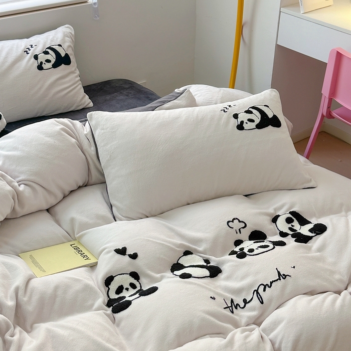 91家纺网 家纺一手货源 找家纺 星期八 2023新款牛奶绒毛巾绣四件套 熊猫