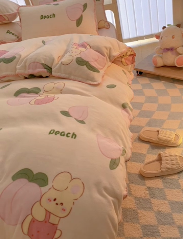 91家纺网 家纺一手货源 找家纺 安哆啦家纺 2024新款牛奶绒三角针四件套 桃桃兔兔