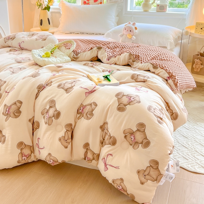 91家纺网 家纺一手货源 找家纺 居易简 2025新款水洗棉双层纱豆豆被 童话小熊