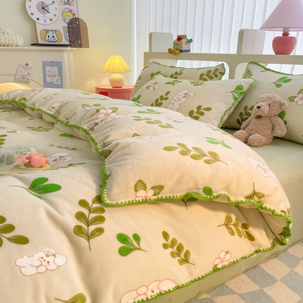 安哆啦家纺 2024新款牛奶绒三角针四件套 绿叶兔兔