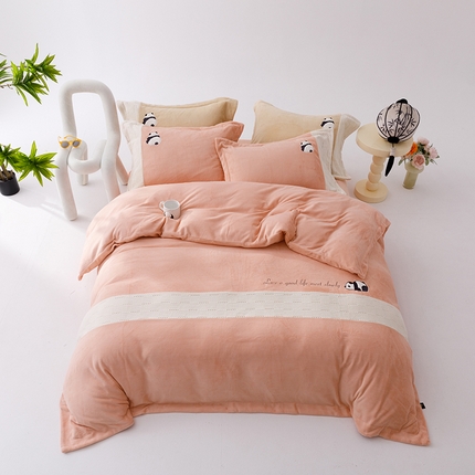 91家纺网 家纺一手货源 找家纺 麻依 2023新款欧棉绒四件套熊猫花花加厚加密牛奶绒无影棚版 粉色花花