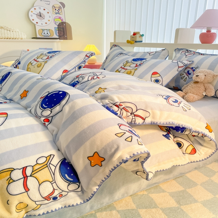 91家纺网 家纺一手货源 找家纺 安哆啦家纺 2024新款牛奶绒三角针四件套 太空人