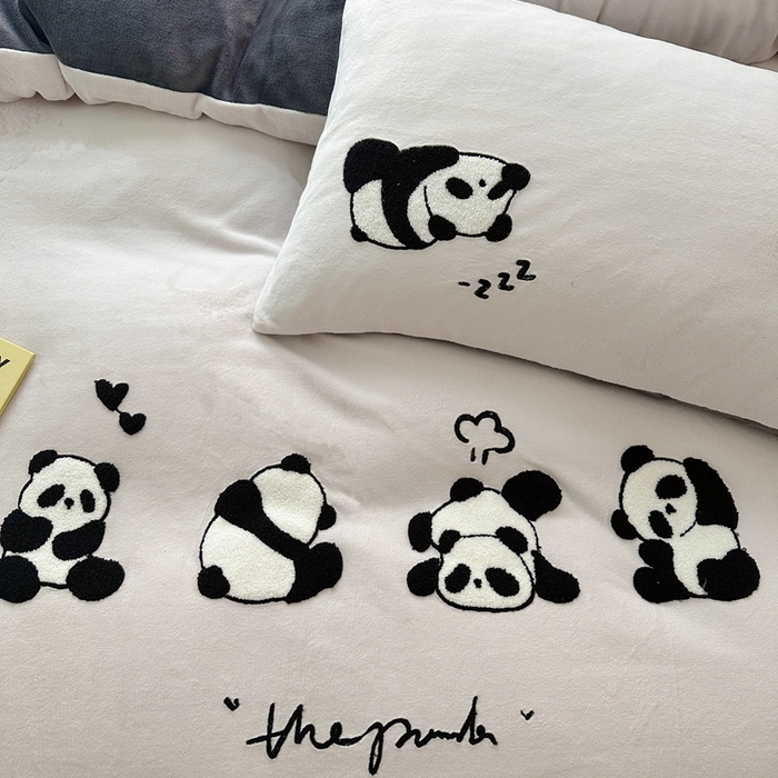 91家纺网 家纺一手货源 找家纺 星期八 2023新款牛奶绒毛巾绣四件套 熊猫