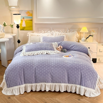 91家纺网 家纺一手货源 找家纺 （总）七七家纺 2025新款雕花牛奶绒格蕾丝四件套