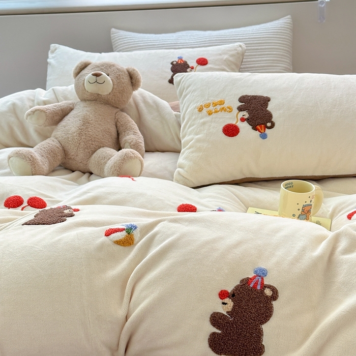 91家纺网 家纺一手货源 找家纺 星期八 2023新款牛奶绒毛巾绣四件套 气球熊