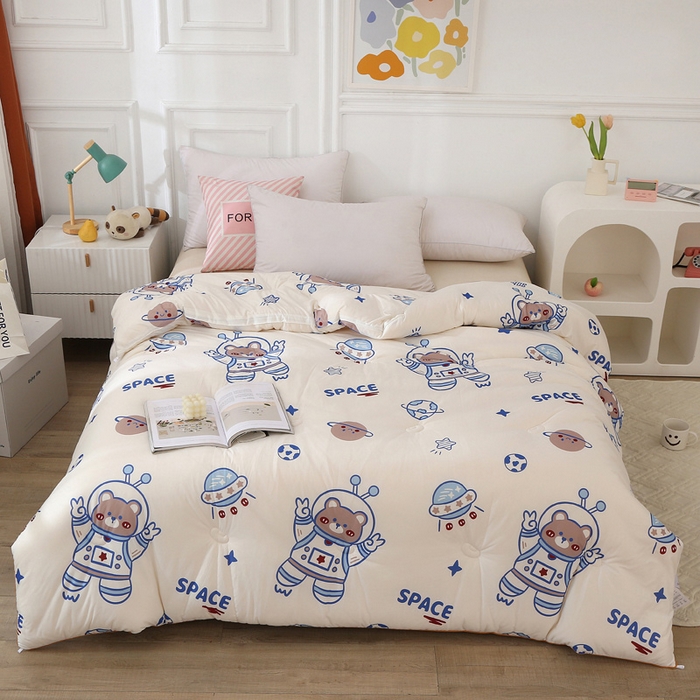 91家纺网 家纺一手货源 找家纺 薇玛仕 2025新款A类牛奶丝针织棉印花大豆被 太空熊