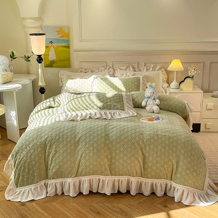 91家纺网 家纺一手货源 找家纺 （总）七七家纺 2025新款雕花牛奶绒格蕾丝四件套