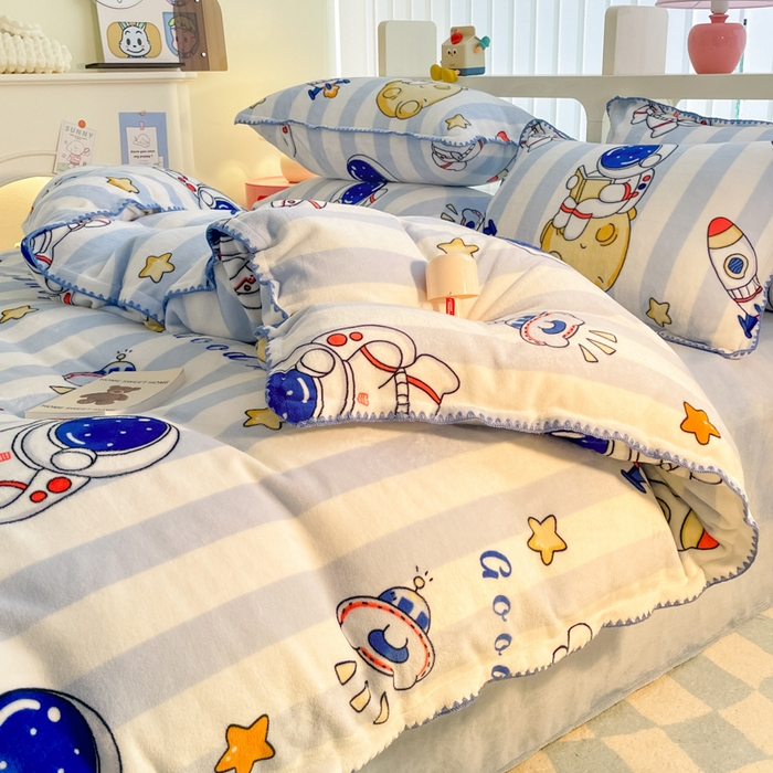 91家纺网 家纺一手货源 找家纺 安哆啦家纺 2024新款牛奶绒三角针四件套 太空人