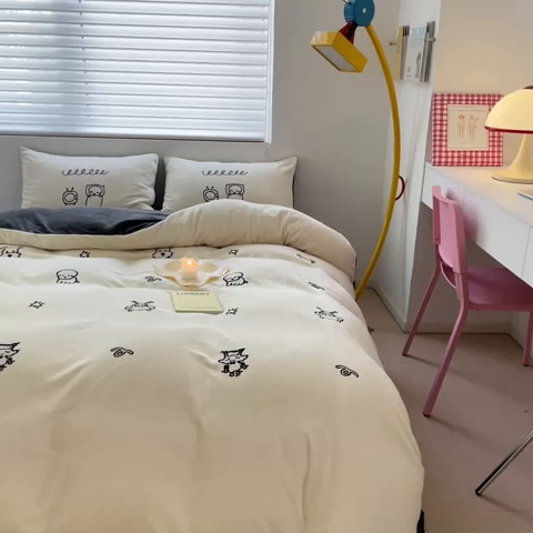 91家纺网 家纺一手货源 找家纺 星期八 2023新款牛奶绒毛巾绣四件套 机器狗