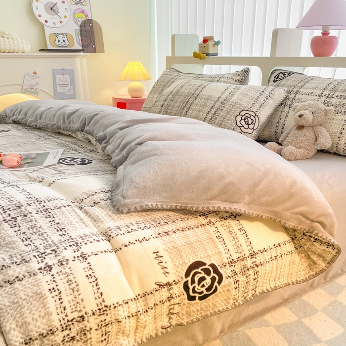 91家纺网 家纺一手货源 找家纺 安哆啦家纺 2024新款牛奶绒三角针四件套 格调花