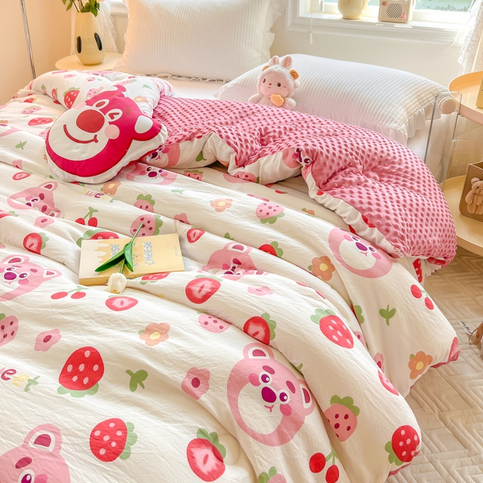 91家纺网 家纺一手货源 找家纺 居易简 2025新款水洗棉双层纱豆豆被 草莓蛋糕