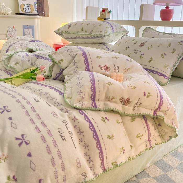 91家纺网 家纺一手货源 找家纺 安哆啦家纺 2024新款牛奶绒三角针四件套 蕾丝兔