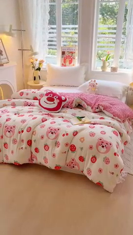 91家纺网 家纺一手货源 找家纺 居易简 2025新款水洗棉双层纱豆豆被 草莓蛋糕