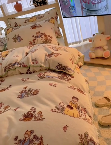 91家纺网 家纺一手货源 找家纺 安哆啦家纺 2024新款牛奶绒三角针四件套 狐狸小姐的花园