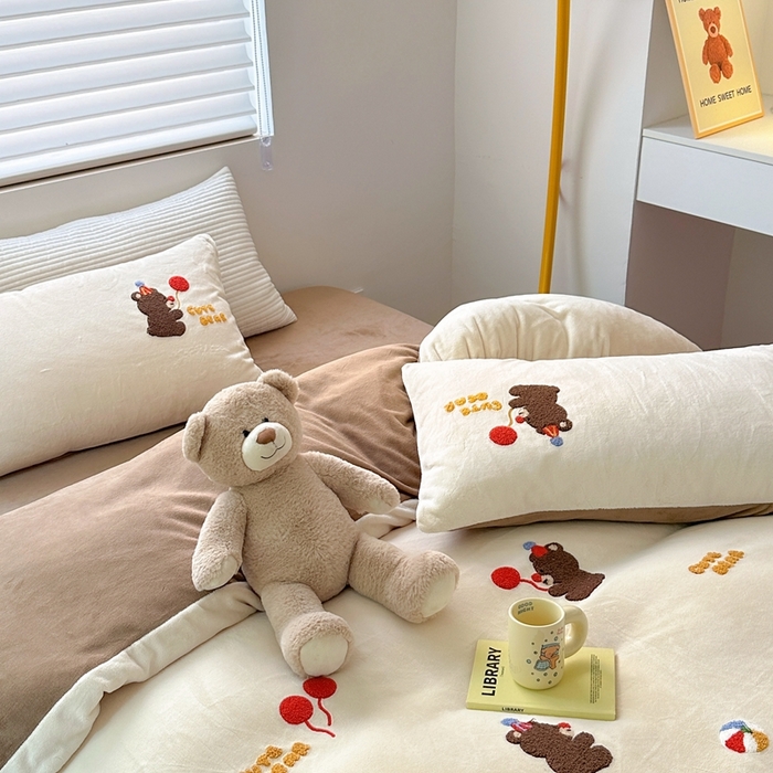 91家纺网 家纺一手货源 找家纺 星期八 2023新款牛奶绒毛巾绣四件套 气球熊