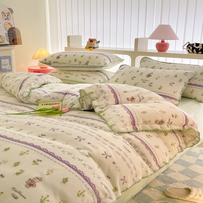 91家纺网 家纺一手货源 找家纺 安哆啦家纺 2024新款牛奶绒三角针四件套 蕾丝兔