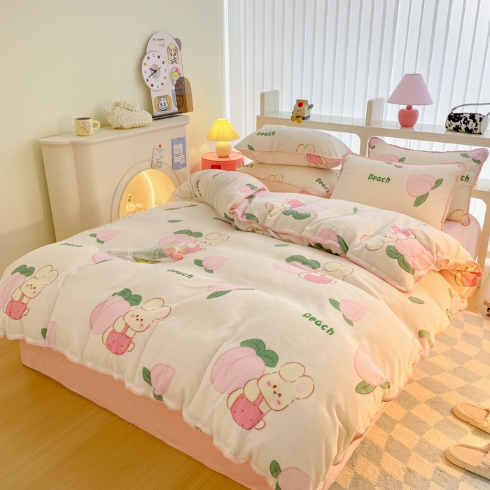 91家纺网 家纺一手货源 找家纺 安哆啦家纺 2024新款牛奶绒三角针四件套 桃桃兔兔