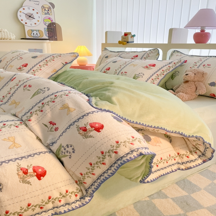 91家纺网 家纺一手货源 找家纺 安哆啦家纺 2024新款牛奶绒三角针四件套 爱丽丝梦游仙境