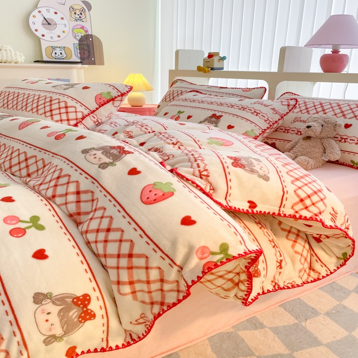 91家纺网 家纺一手货源 找家纺 安哆啦家纺 2024新款牛奶绒三角针四件套 草莓女孩