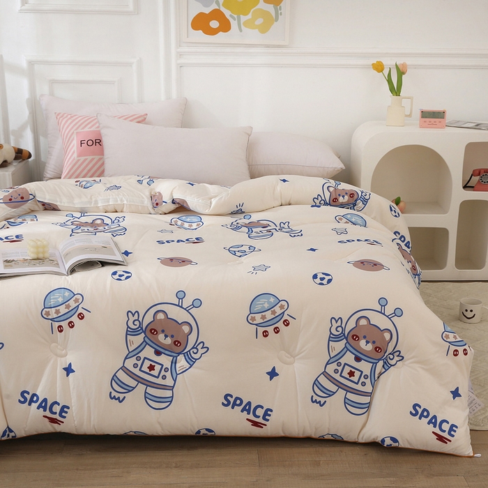 91家纺网 家纺一手货源 找家纺 薇玛仕 2025新款A类牛奶丝针织棉印花大豆被 太空熊