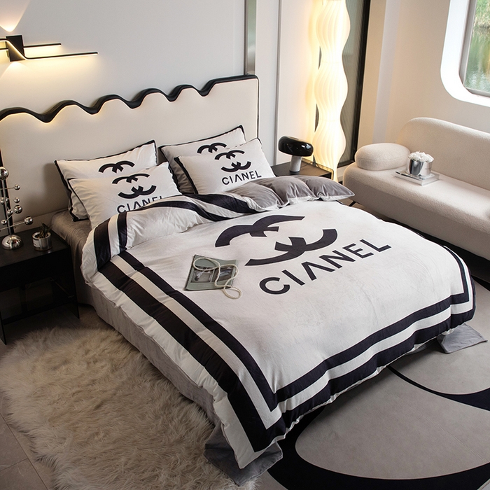 91家纺网 家纺一手货源 找家纺 色鬼 2023新款网红款潮牌婴儿绒宝宝绒印花牛奶绒四件套 可可白