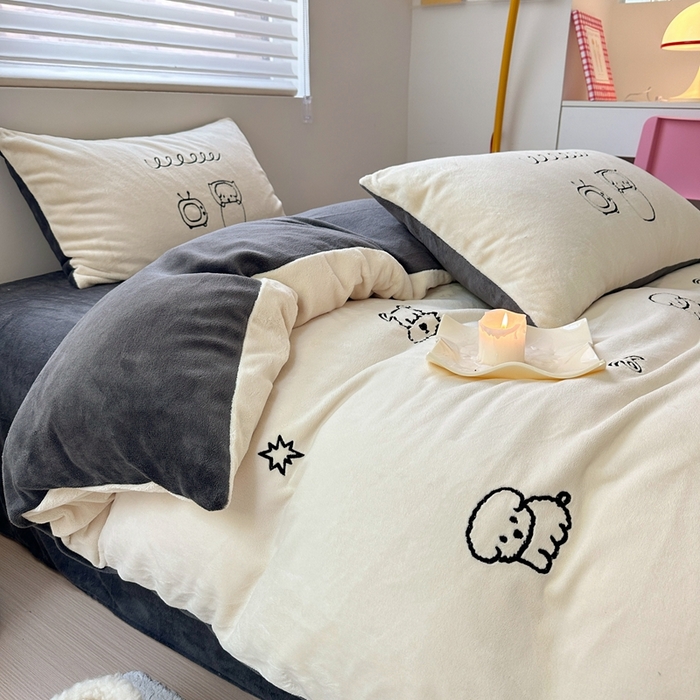 91家纺网 家纺一手货源 找家纺 星期八 2023新款牛奶绒毛巾绣四件套 机器狗