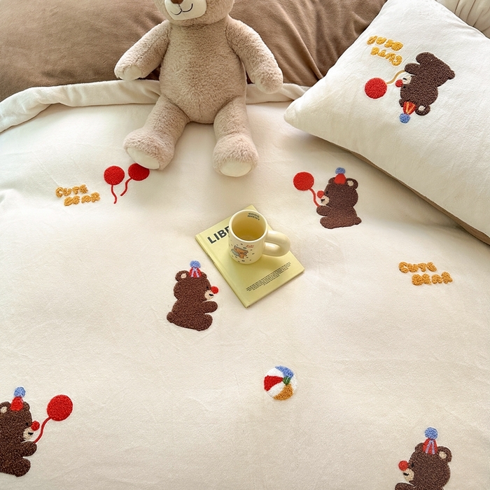 91家纺网 家纺一手货源 找家纺 星期八 2023新款牛奶绒毛巾绣四件套 气球熊