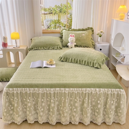 91家纺网 家纺一手货源 找家纺 （总）宜凡家纺 2023新款高克重牛奶绒绣花夹棉床裙三件套