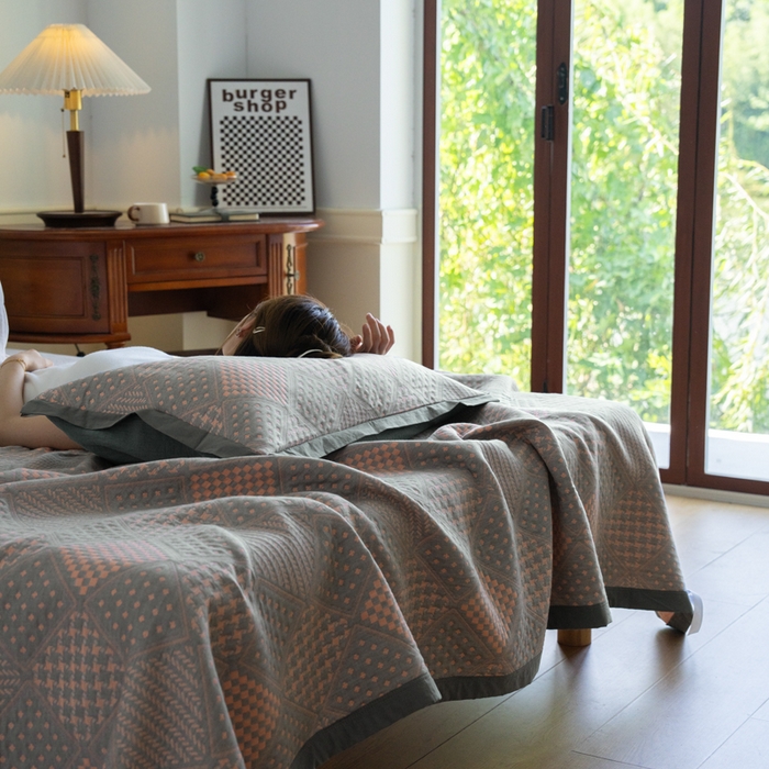 91家纺网 家纺一手货源 找家纺 棠薇 2023新款秋冬全棉三层纱床盖多功能纱布毯 左岸时光