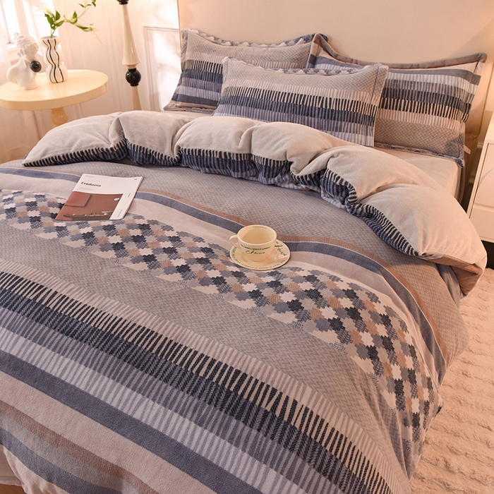 91家纺网 家纺一手货源 找家纺 2025新款冰岛臻棉绒印花系列牛奶绒小号三件套 洛林蓝