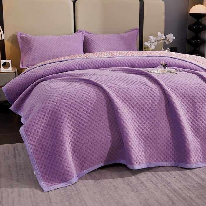 91家纺网 家纺一手货源 找家纺 晶缦家纺 2023新款华夫格牛奶绒床盖三件套 华夫格-浅紫