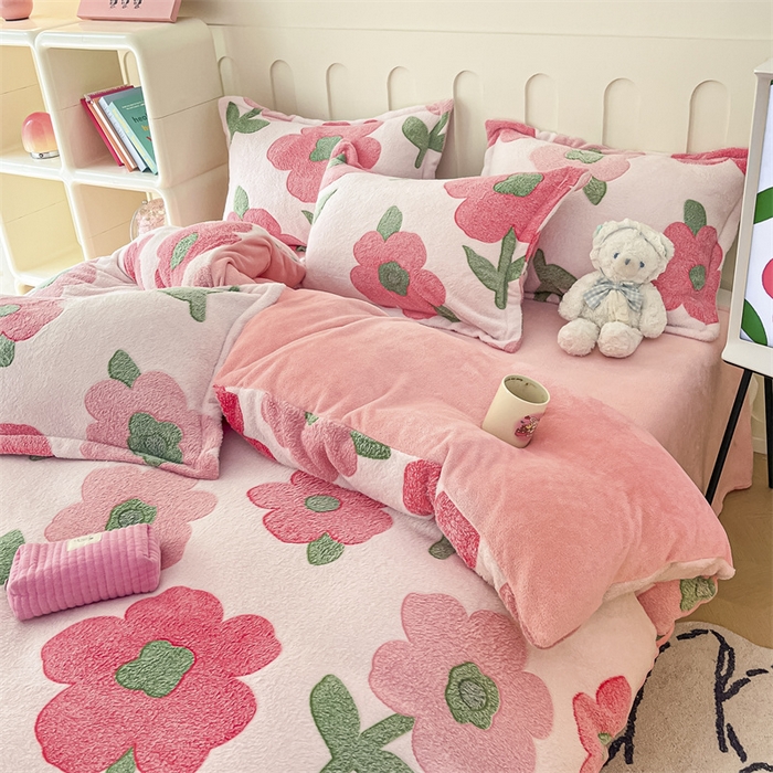 91家纺网 家纺一手货源 找家纺 苏拉家居 2023新款5D雕花雪花绒四件套 花轻柔