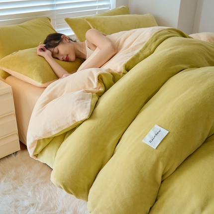 91家纺网 家纺一手货源 找家纺 晨曦 2023新款ins简约风牛奶绒双拼四件套可拆洗冬被 香柠果绿黄