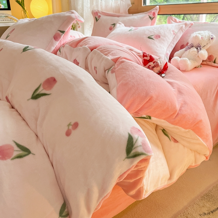 91家纺网 家纺一手货源 找家纺 慕澄家纺 2023新款小清新牛奶绒印花四件套 粉小花