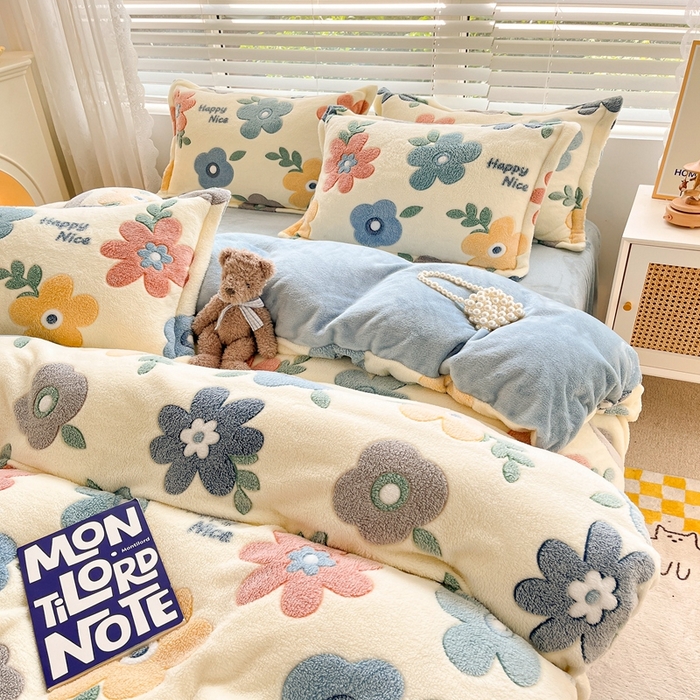 91家纺网 家纺一手货源 找家纺 苏拉家居 2023新款5D雕花雪花绒四件套 花儿朵朵